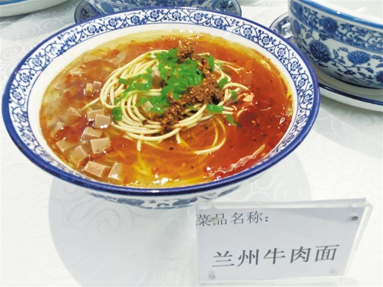 品香茗吃美食 還能K歌跳舞 “環(huán)西部火車游”專列爽得很！