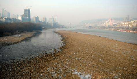 市民：黃河水位大降會(huì)不會(huì)影響供水？ 水務(wù)部門：枯水期流量偏小屬于正?，F(xiàn)象