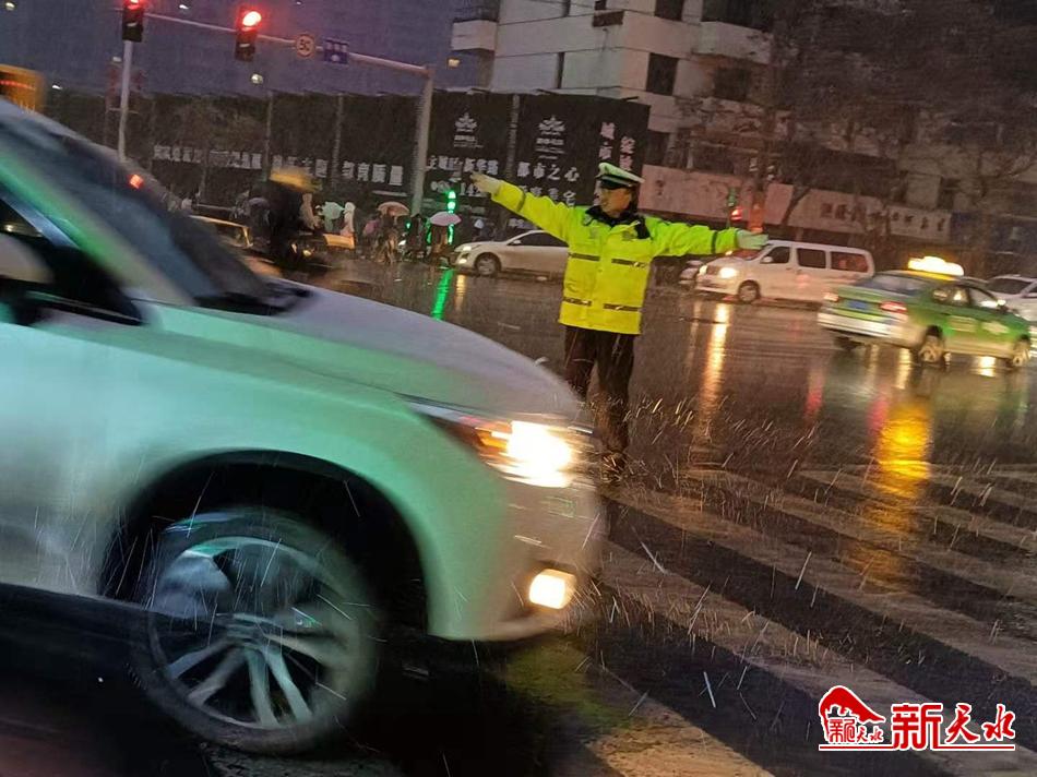 風(fēng)雪襲來，天水最美“警色”在路上！