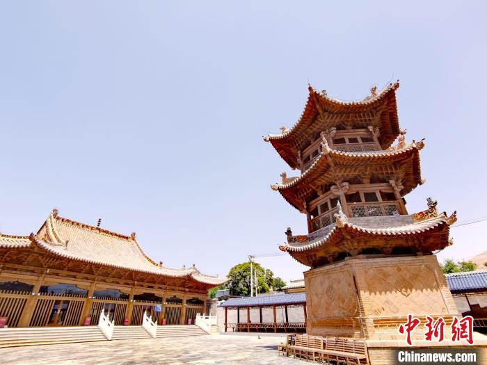 圖為阿河灘清真寺局部。　張?zhí)砀?攝