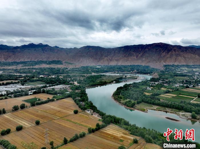 圖為黃河岸畔景色。(資料圖) 李玉峰 攝