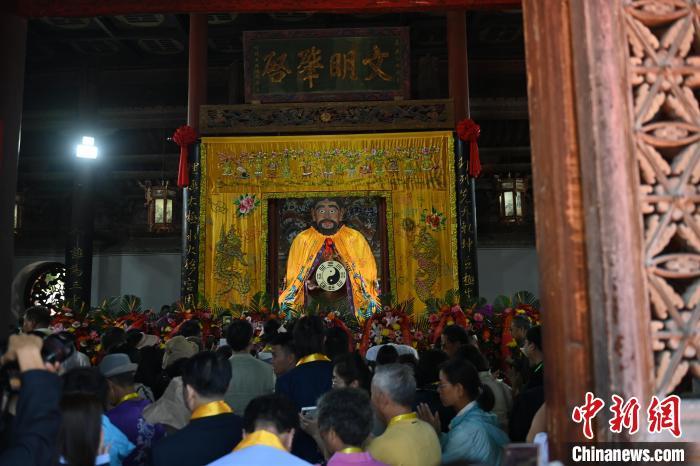 6月21日，2024(甲辰)年公祭中華人文始祖伏羲大典在甘肅天水舉行，來(lái)自海峽兩岸及港澳地區(qū)約500人現(xiàn)場(chǎng)共祭中華人文始祖伏羲。中新社記者 李亞龍 攝